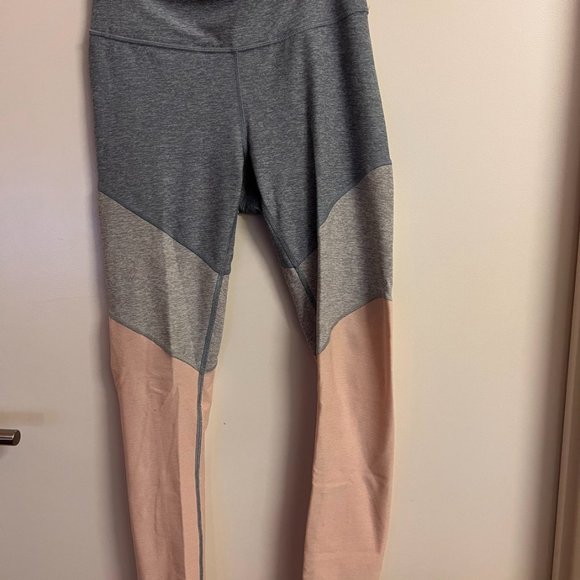 Outdoor Voices Colorblock 7/8 Springs Leggings in grey pink, Small - Picture 5 of 6